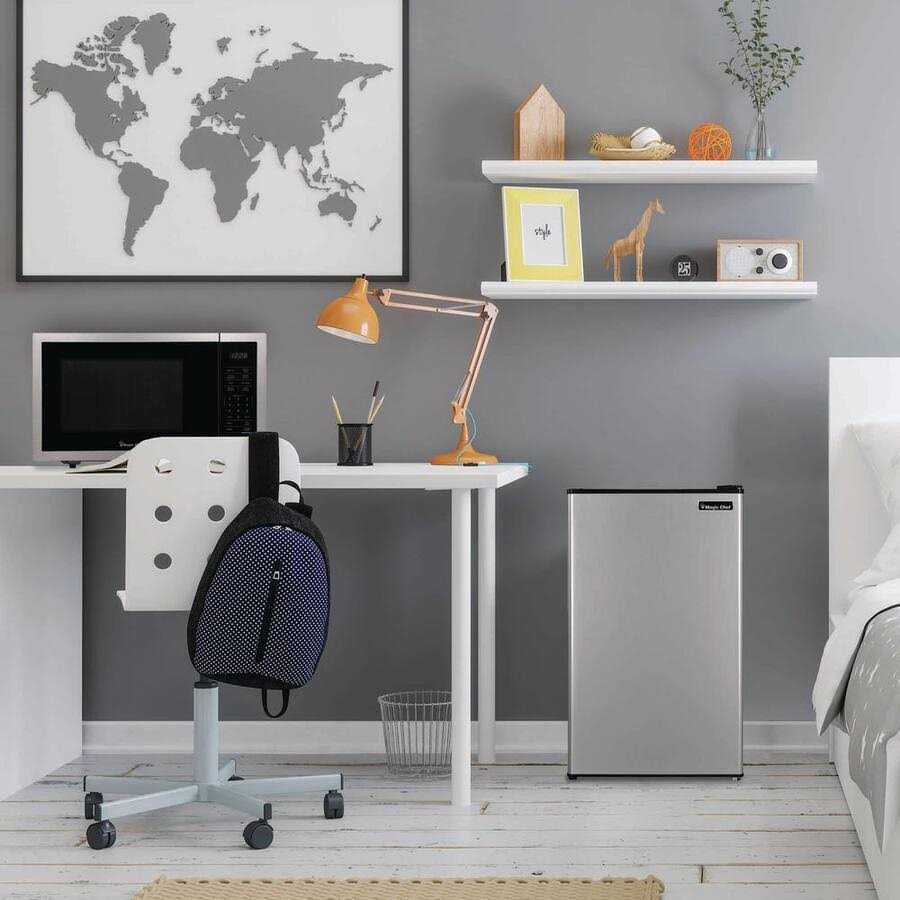 Magic Chef 4.4 cu. ft. Mini Fridge - Image 3