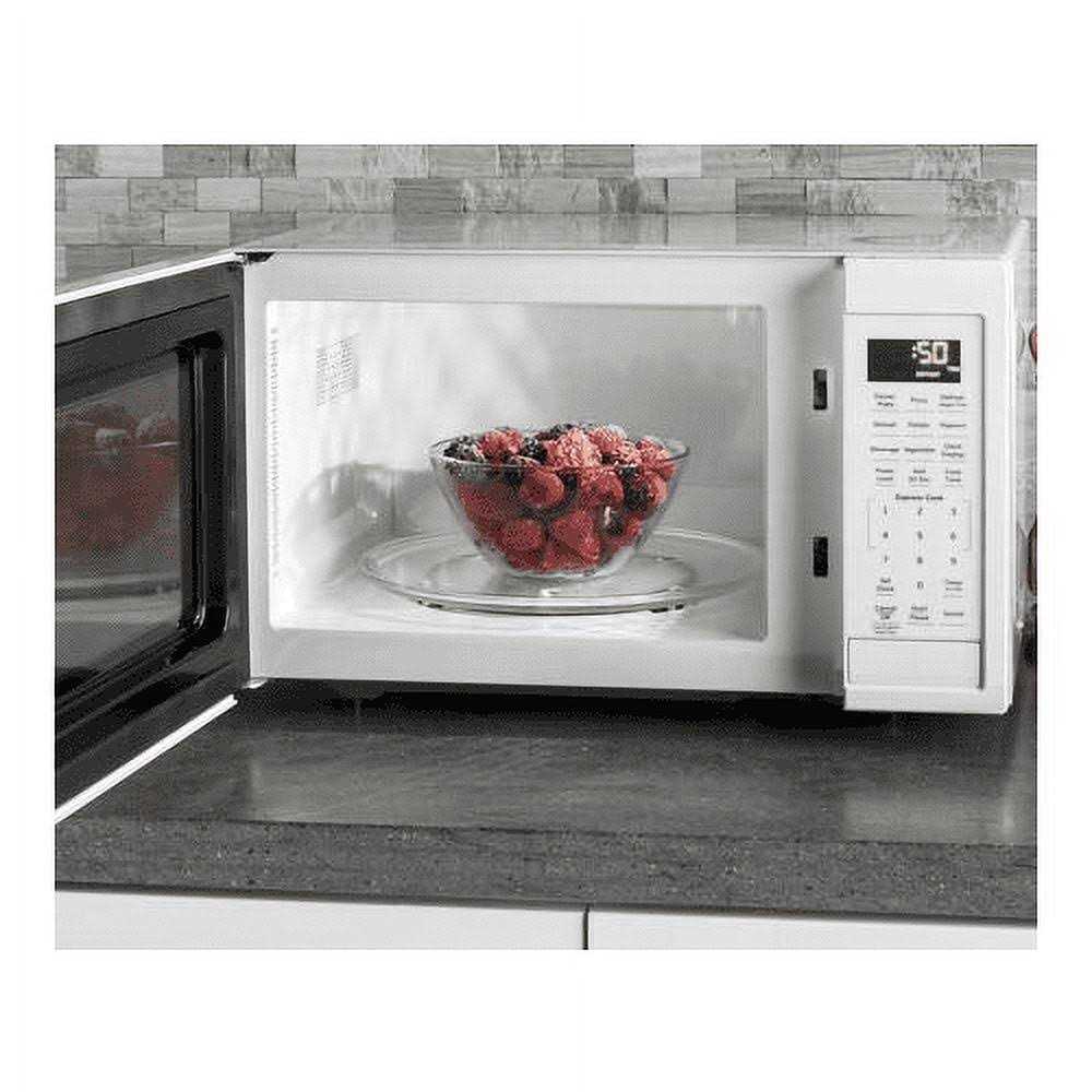 GE 0.9 Cu. Ft. Countertop Microwave - Image 3