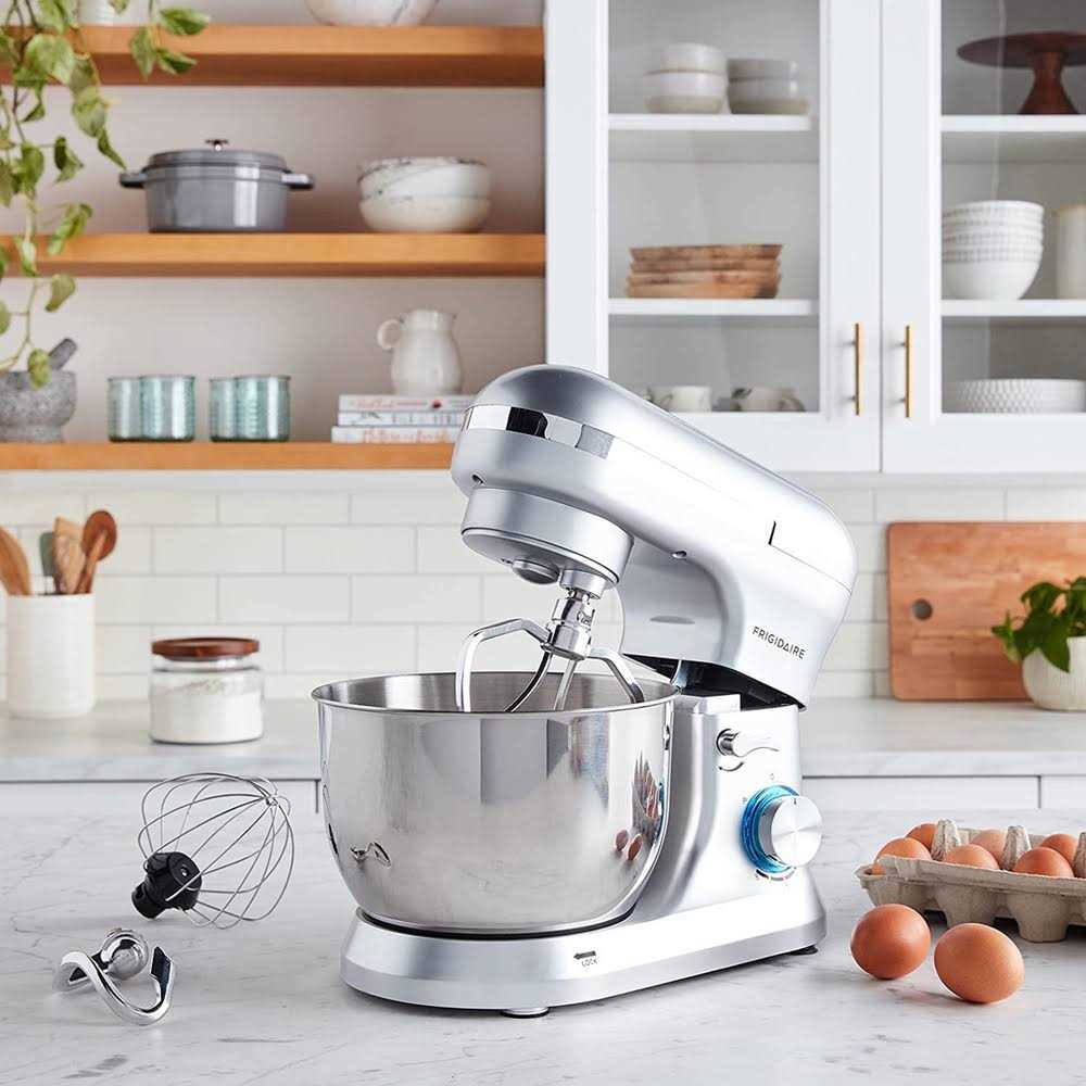 Frigidaire Stand Mixer - Image 5