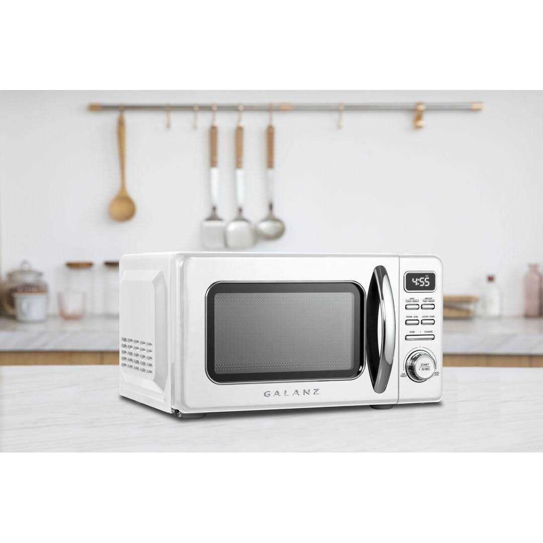 Galanz Retro Countertop Microwave Oven with Auto Cook & Reheat - Image 4