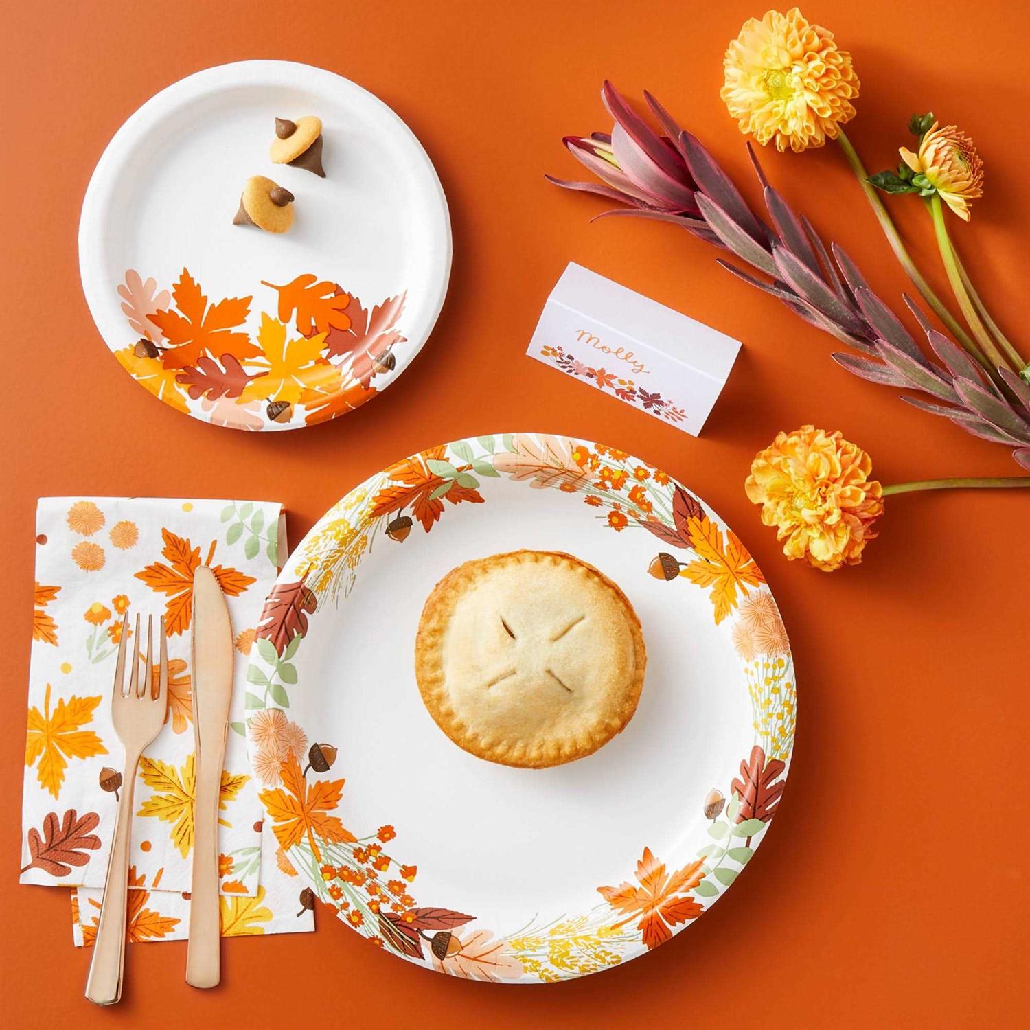 Alternative view of Spritz 20ct Thanksgiving Leaves Pattern Guest Towel