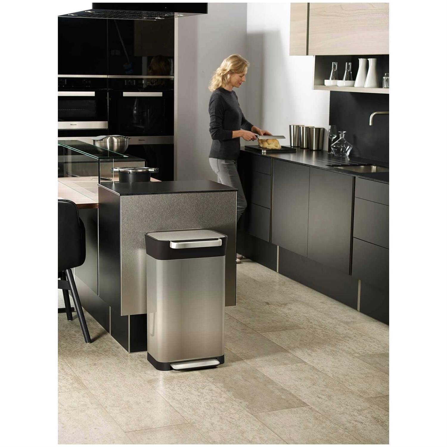 Joseph Joseph Titan Trash Compactor - Image 4
