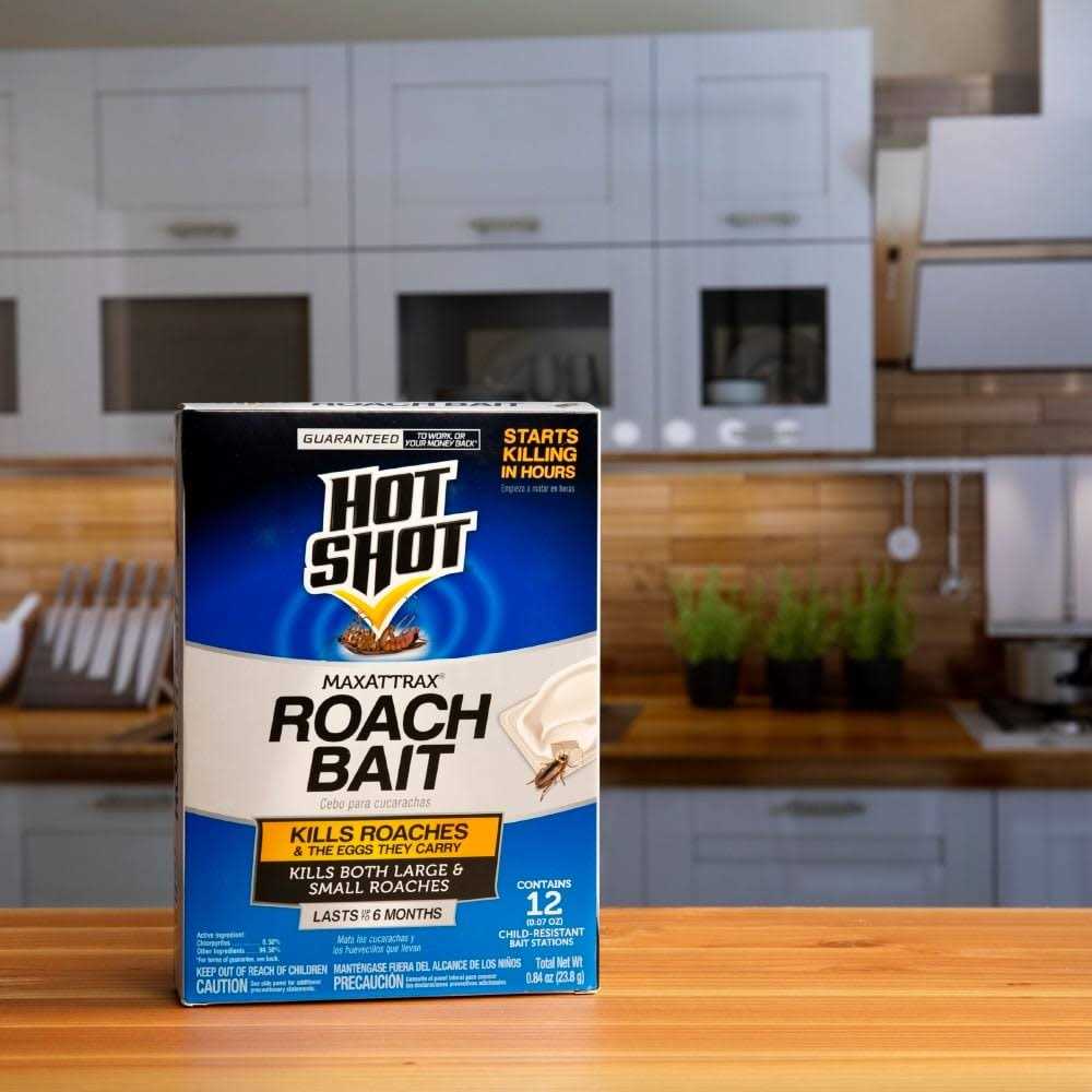 Hot Shot MaxAttrax Roach Bait - Image 2