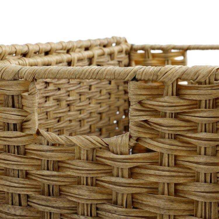 SONGMICS Handwoven Laundry Hamper, 23.8 Gal Synthetic Rattan Clothes Laundry Basket with Lid and Handles - Image 4