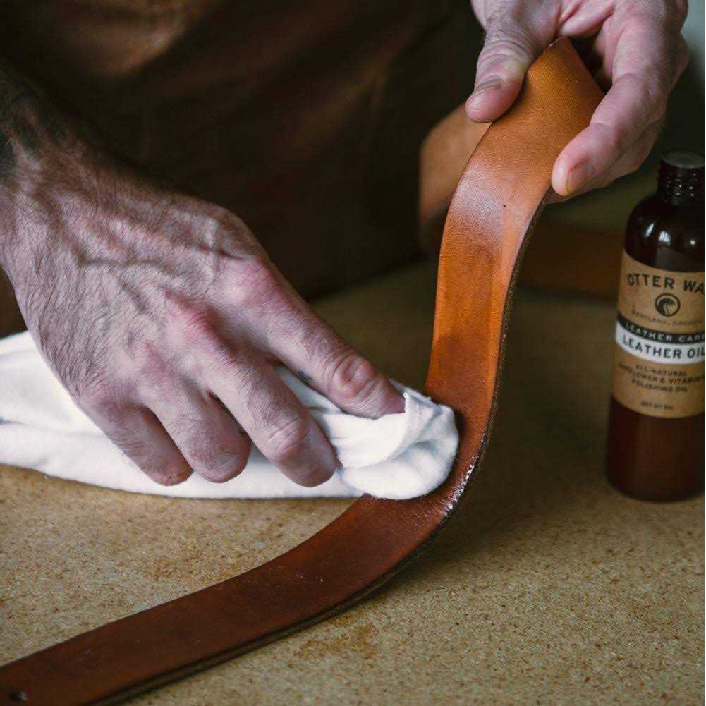 Otter Wax Leather Oil - Image 4