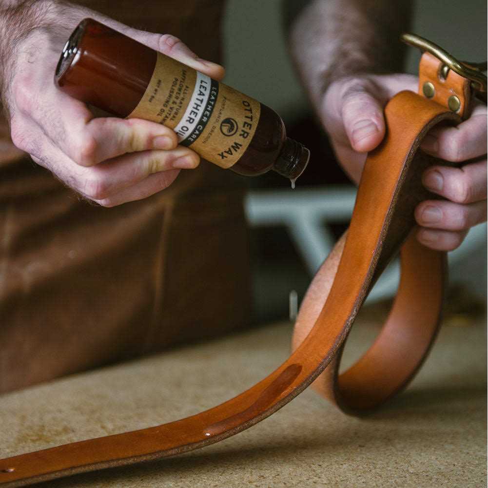 Otter Wax Leather Oil - Image 5