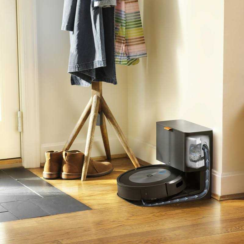 iRobot® Roomba Clean Base Automatic Dirt Disposal - Image 4