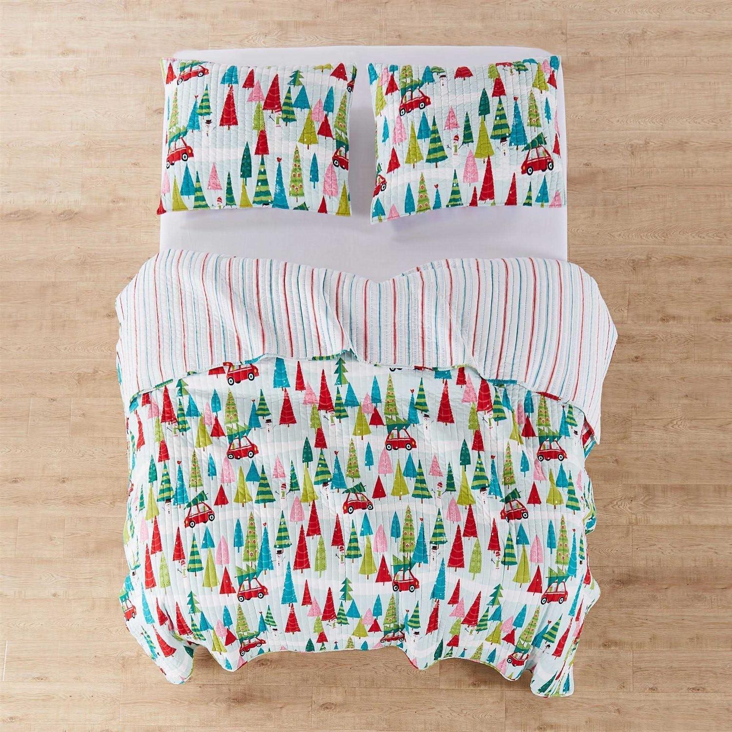 Levtex Home Merry & Bright Holly Jolly Quilt - Image 3