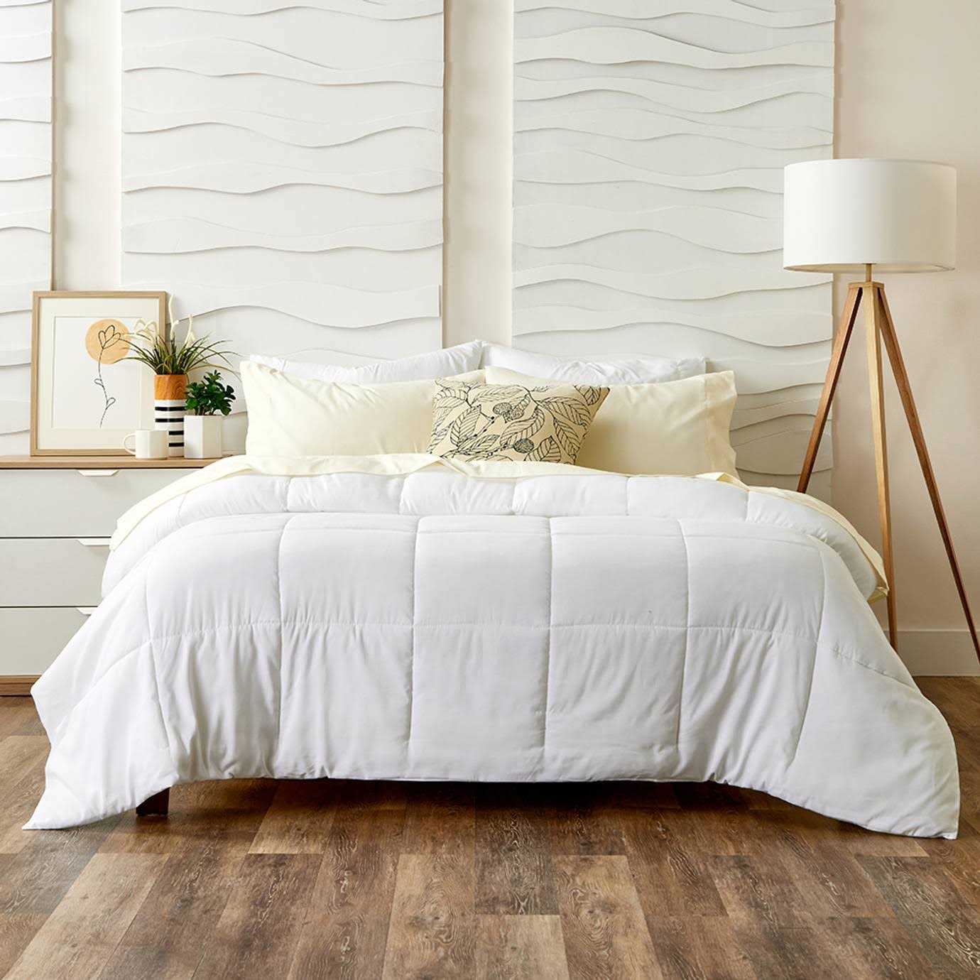 Cosy House Collection Luxury Bamboo Down Alternative Comforter - Image 3