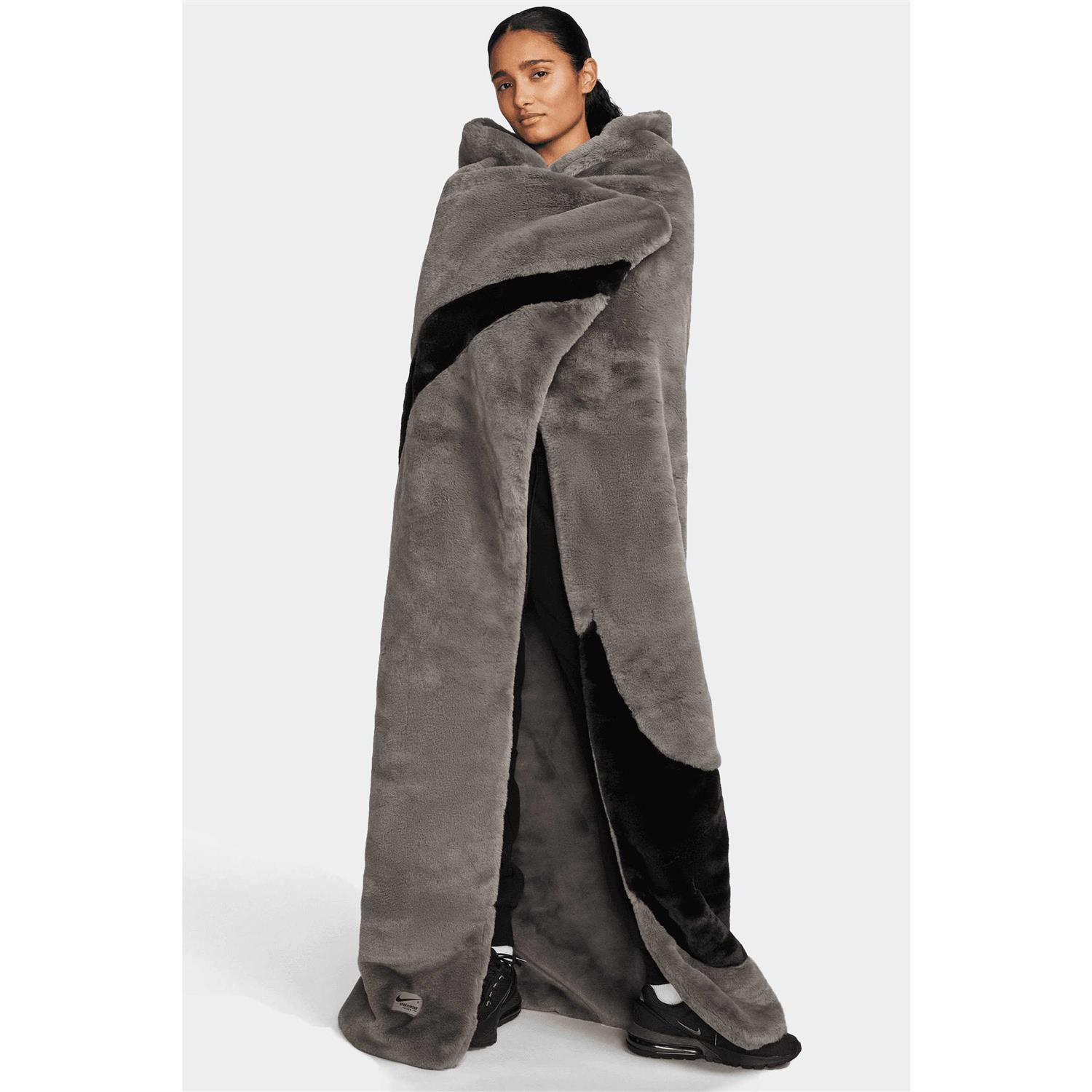 Nike Swoosh Faux Fur Blanket - Image 3
