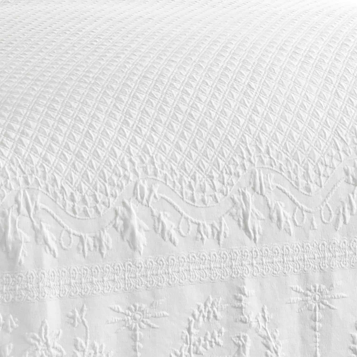 Historic Charleston King Charles Matelasse Bedspread - Image 5