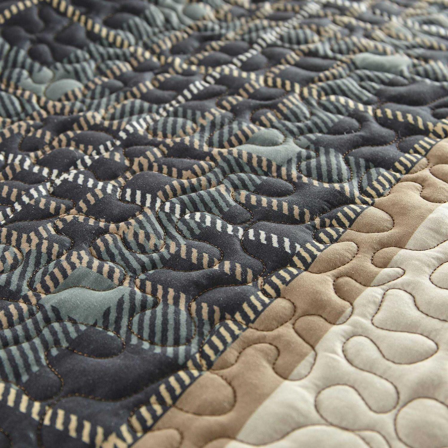 Donna Sharp Bear Walk Plaid Quilt - Image 3