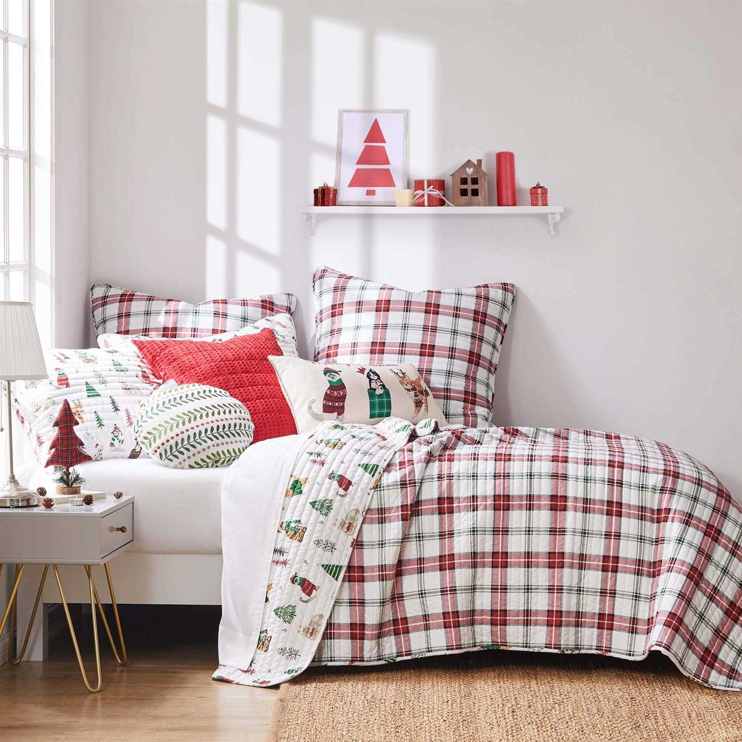 Levtex Home Meowy Christmas Quilt Set - Image 4