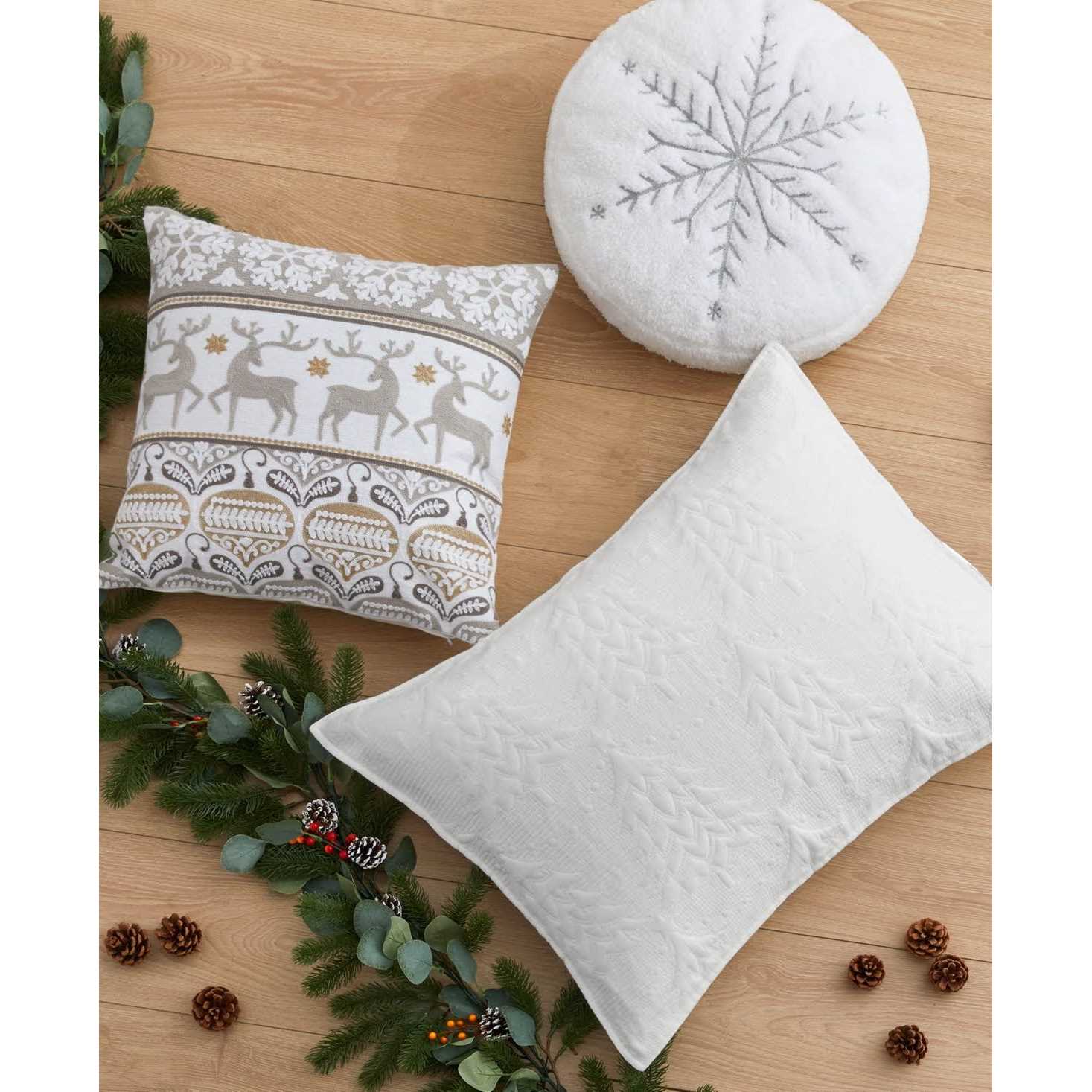 Levtex Home O Christmas Tree Quilt Set - Image 4