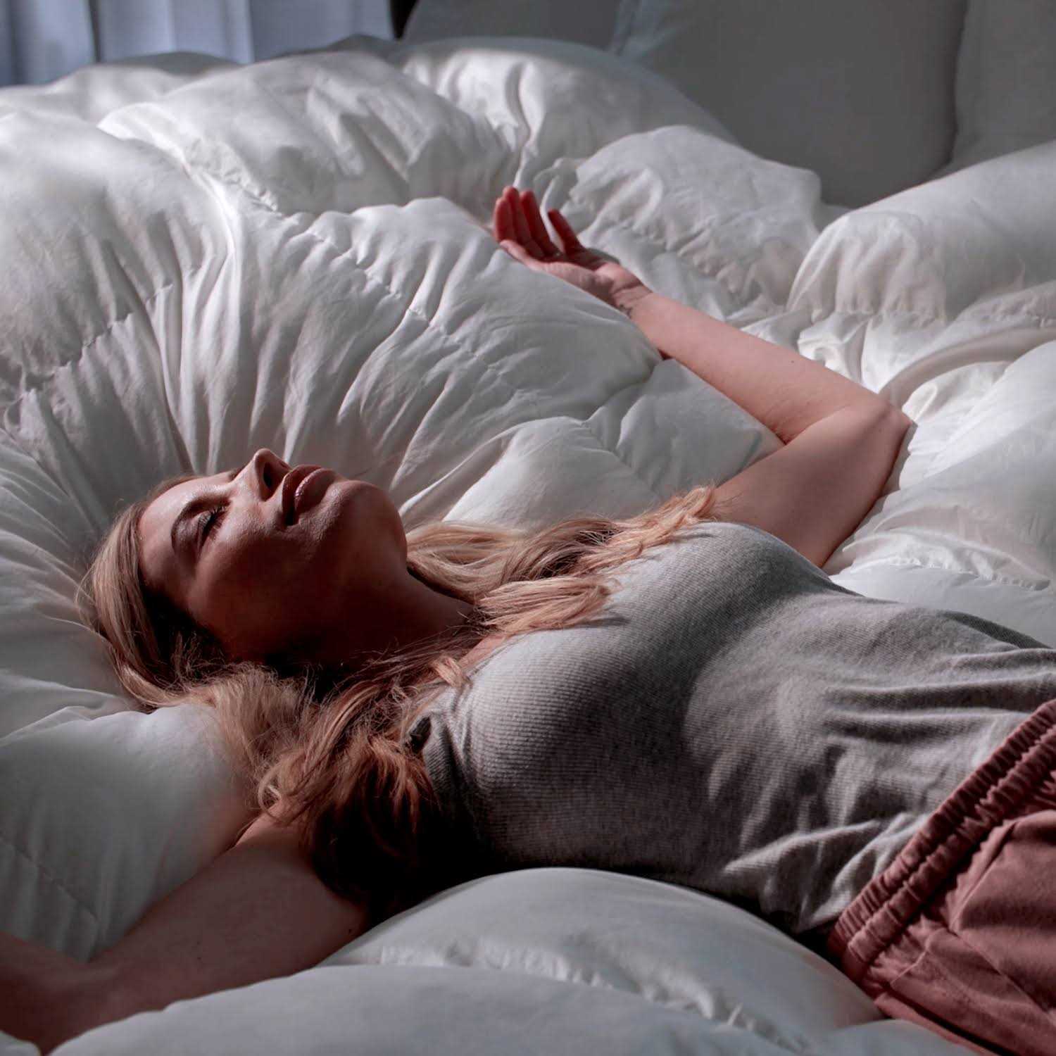 LUXOME ClimaSense Comforter w/ 37.5 Technology Fluffy & Breathable - Image 2