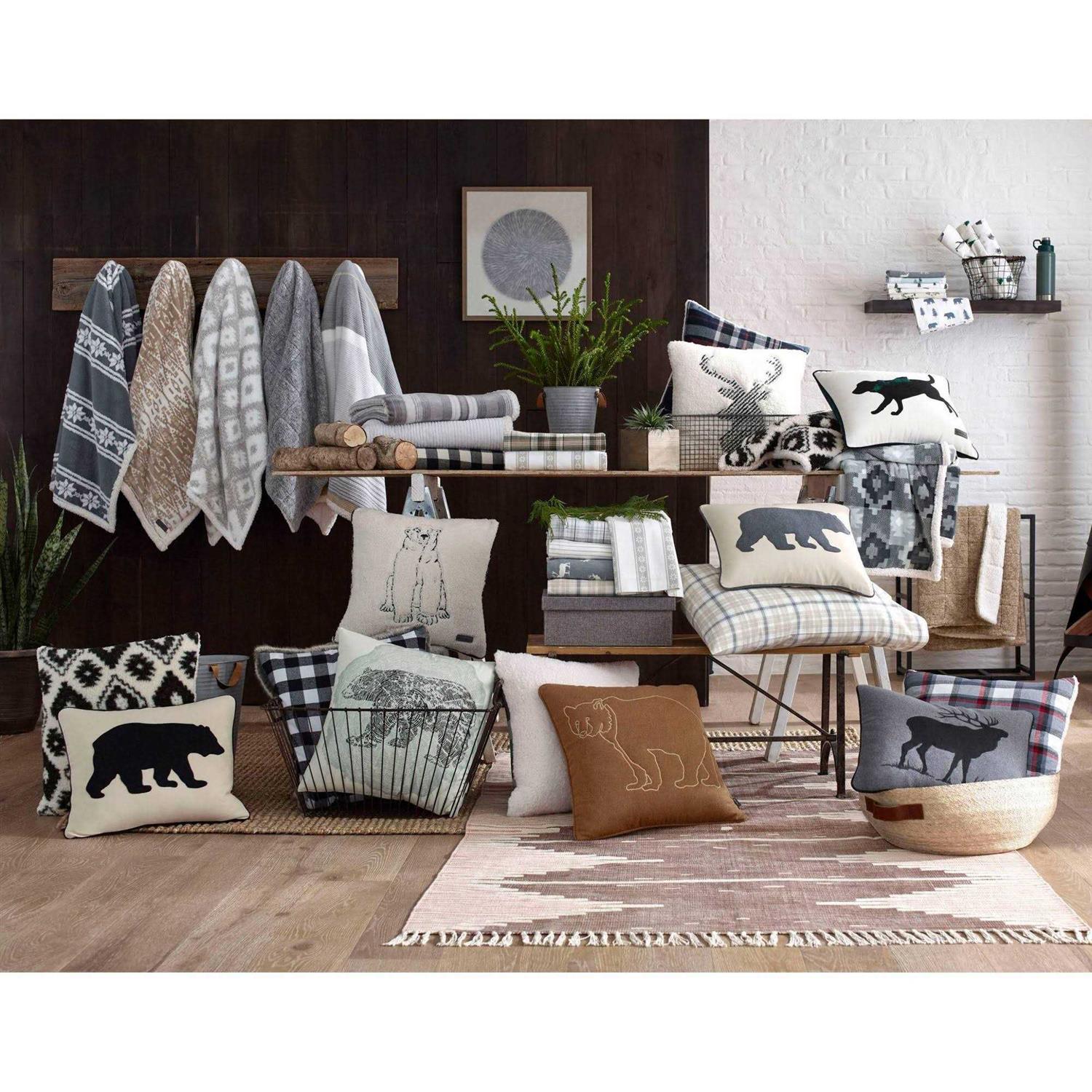 Eddie Bauer Mountain Plaid Blanket - Image 4