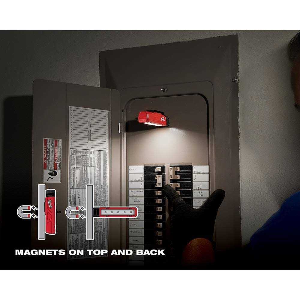 Milwaukee 2108 Rover Magnetic Flood Light - Image 5