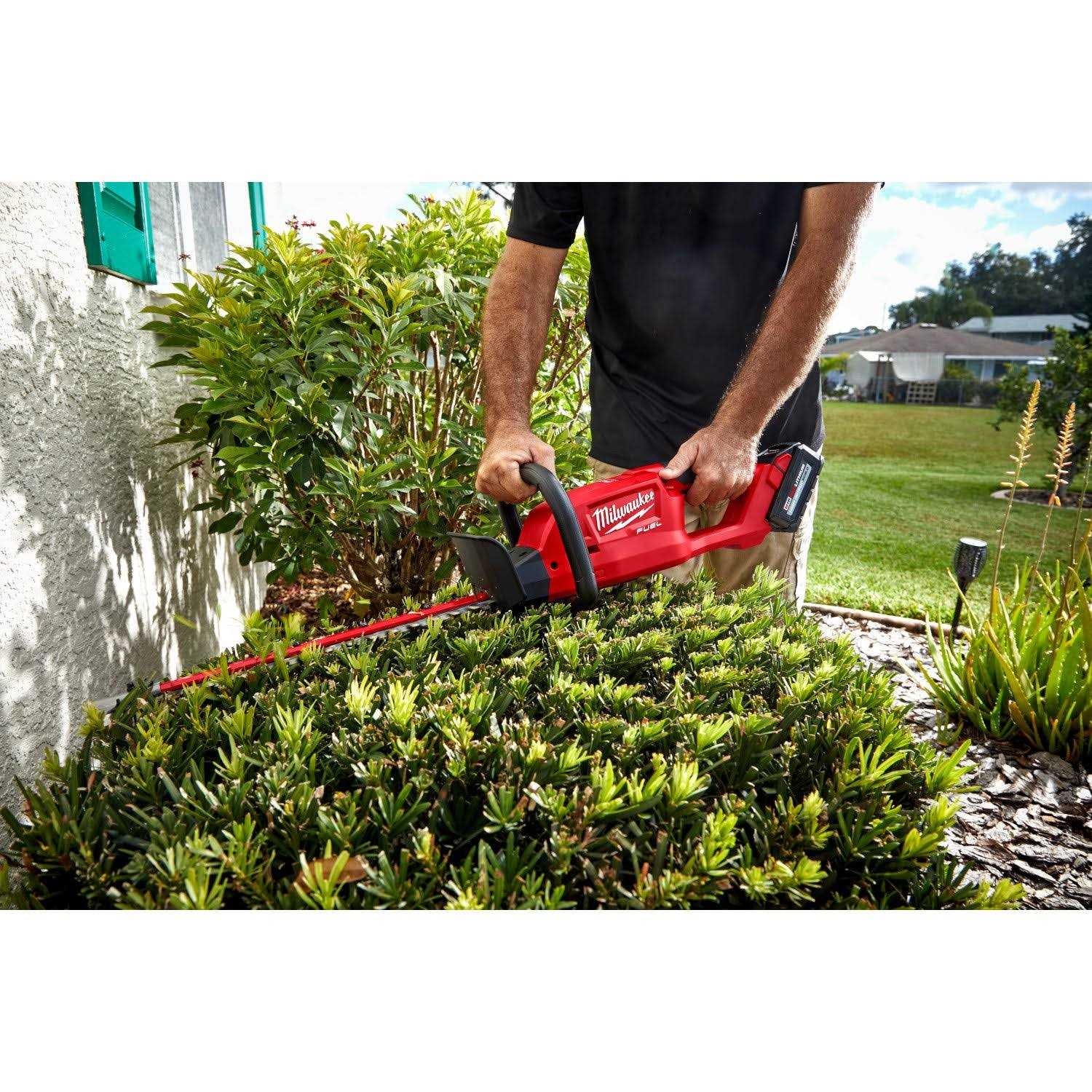 Milwaukee M18 FUEL Hedge Trimmer 3001-20 - Image 3