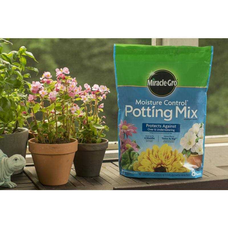 Miracle Gro Moisture Control Potting Mix - Image 4
