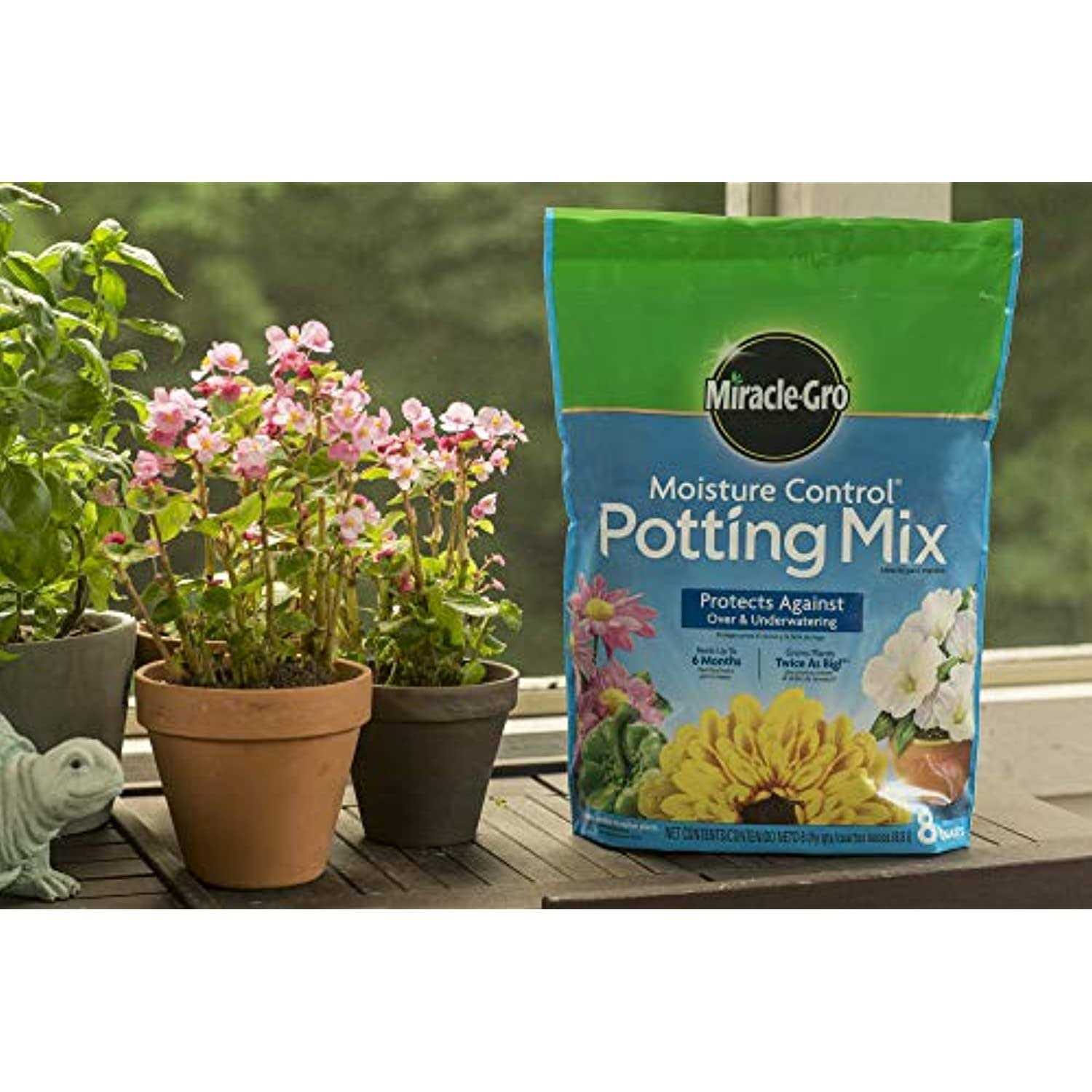 Miracle Gro Moisture Control Potting Mix - Image 2