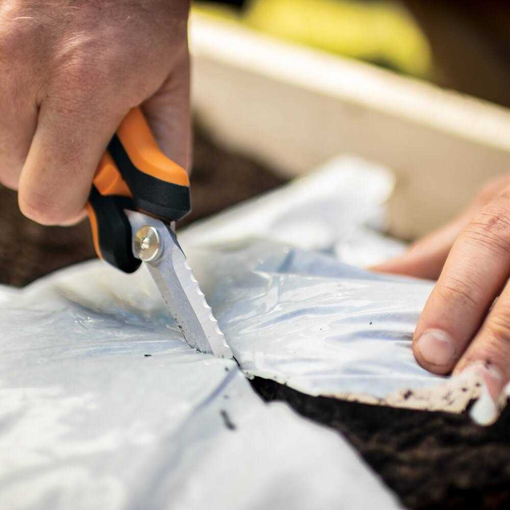 Fiskars Multi-Purpose Garden Snips - Image 2