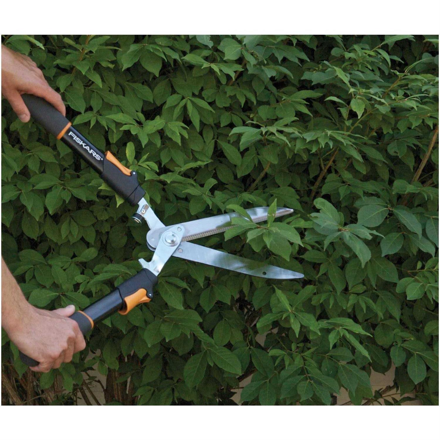 Fiskars Power Lever Extendable Hedge Shears - Image 2