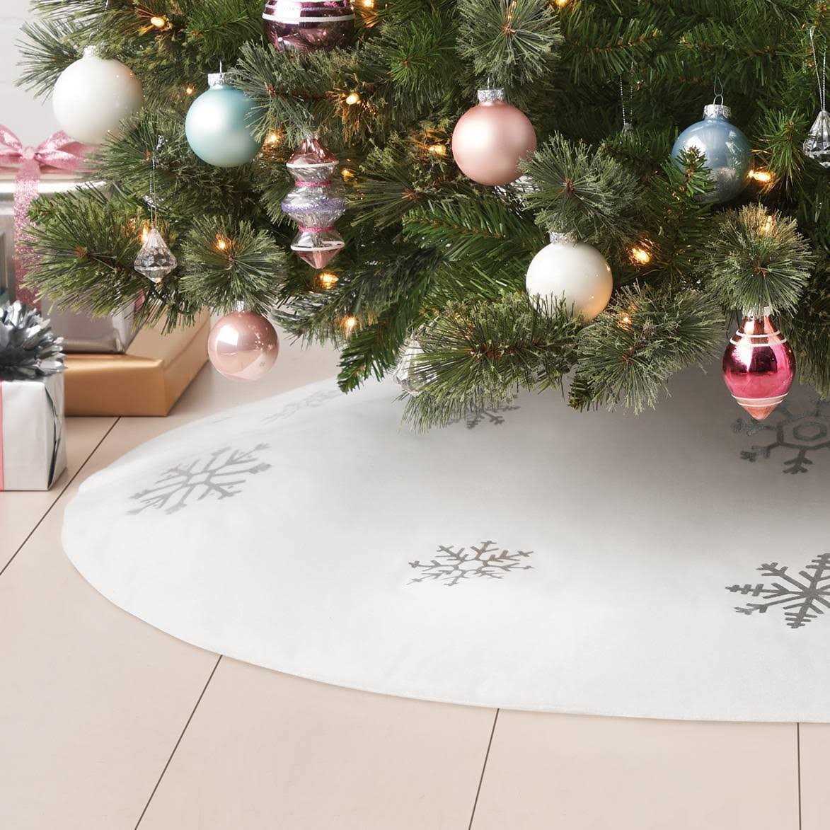 Wondershop 48 Christmas Tree Skirt with Metallic Snowflakes White - Image 3